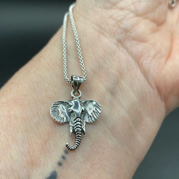 Solid Sterling Silver Elephant Head Pendant on Italian Popcorn Chain Necklace - Picture 4 of 5